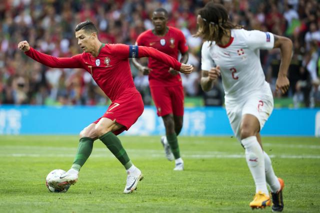 世体：巴萨让赫拉德·马丁踢中后卫，已不再是临时试验