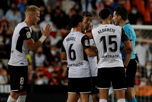 中国男篮113-79狂胜喀麦隆34分，高诗岩未进12人名单，郭士强这套残阵把非洲雄狮按在地上摩擦！