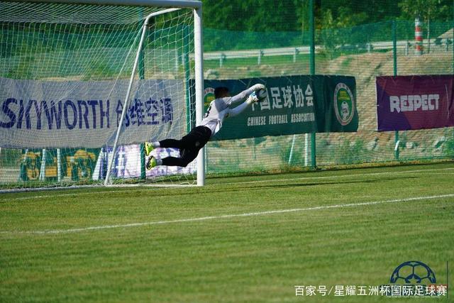 向鹏3-1战胜林仲勋 晋级WTT瑞典大满贯男单32强