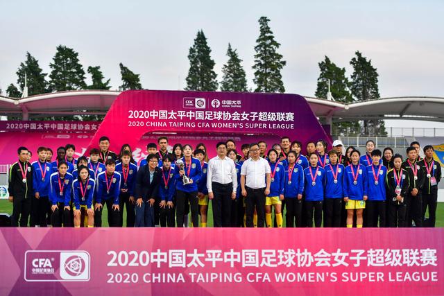 江西安远夜市轿车冲入人群致7人受伤，重伤母亲仍昏迷ICU