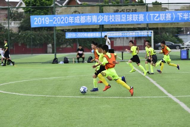 都体：穆阿尼抵达都灵将接受尤文体检，他将签5年合同年薪550万欧