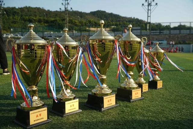 1年280万美元！骑士官宣签约海佐尼亚 西甲MVP联手哈登米切尔